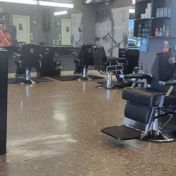 Necesito Barberos Y Cosmetologas