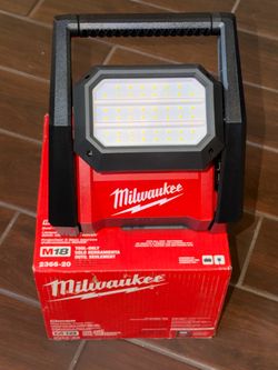 NEW Milwaukee M18 Rover Dual Power Flood Light 2366-20. TOOL ONLY