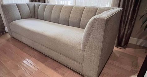 Modern Sofa/ Couch— Sillón Moderno