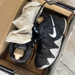 Kyrie Irving Basketball Shoes