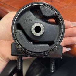 Engine Mount Suzuki