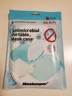 Antimicrobial portable mask case, blue/white