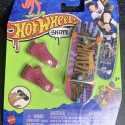 2022 Hot Wheels Skate Wingstorm 2/5 Tony Hawk Finger Boards with Shoes