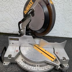 DeWalt 15 amps 12 in. Corded Compound Miter Saw