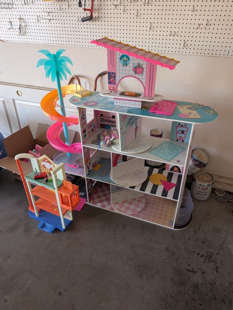 LOL Huge DOLL House! Need Gone Today!