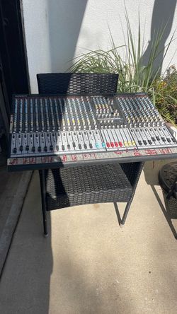 Allen and Heath mixer gl2400 with case