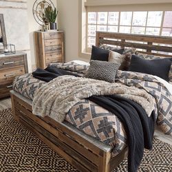 Absolutely Gorgeous Bedroom set On Sale