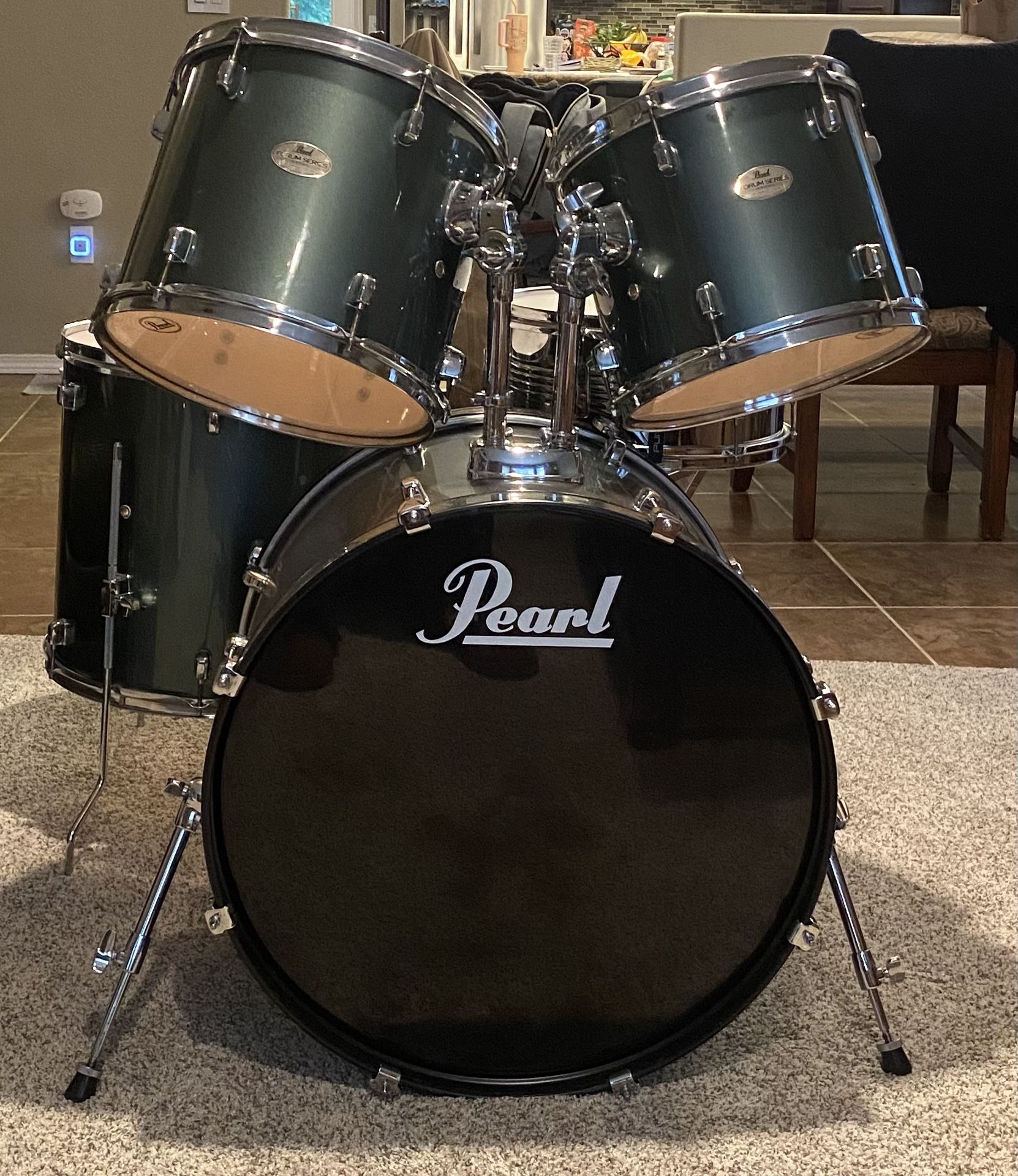 4 pc Pearl Drum Kit