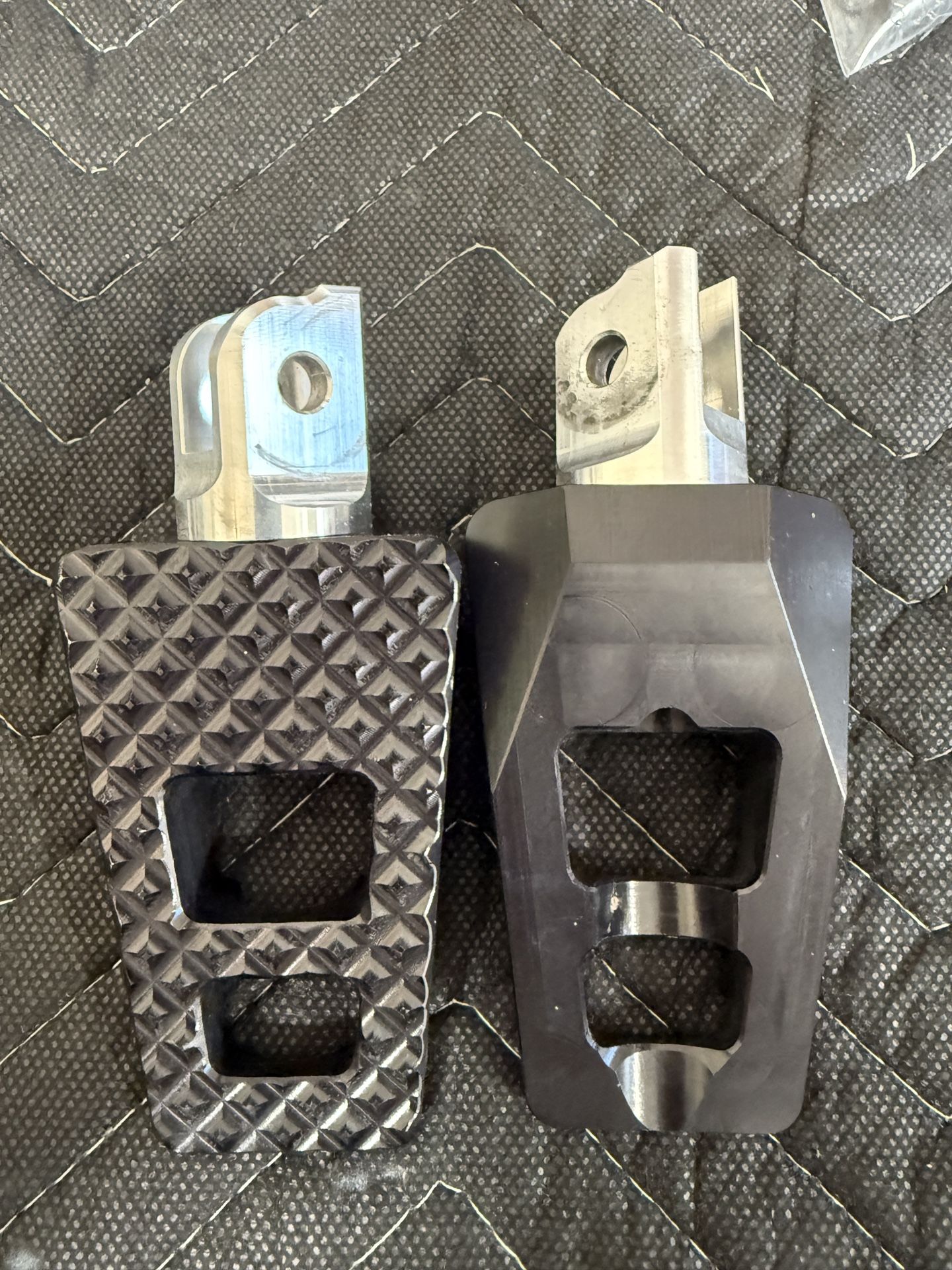 Thrashin Supply Front P-54 Pegs M8 Softail