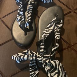 Nine West Black And White Flat Sandals 