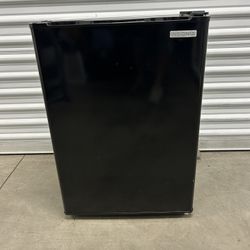 Insignia™ - 2.6 Cu. Ft. Mini Fridge With Freezer- Black