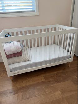 Acrylic crib