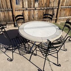 PATIO SET TABLE AND 8 CHAIRS ********************