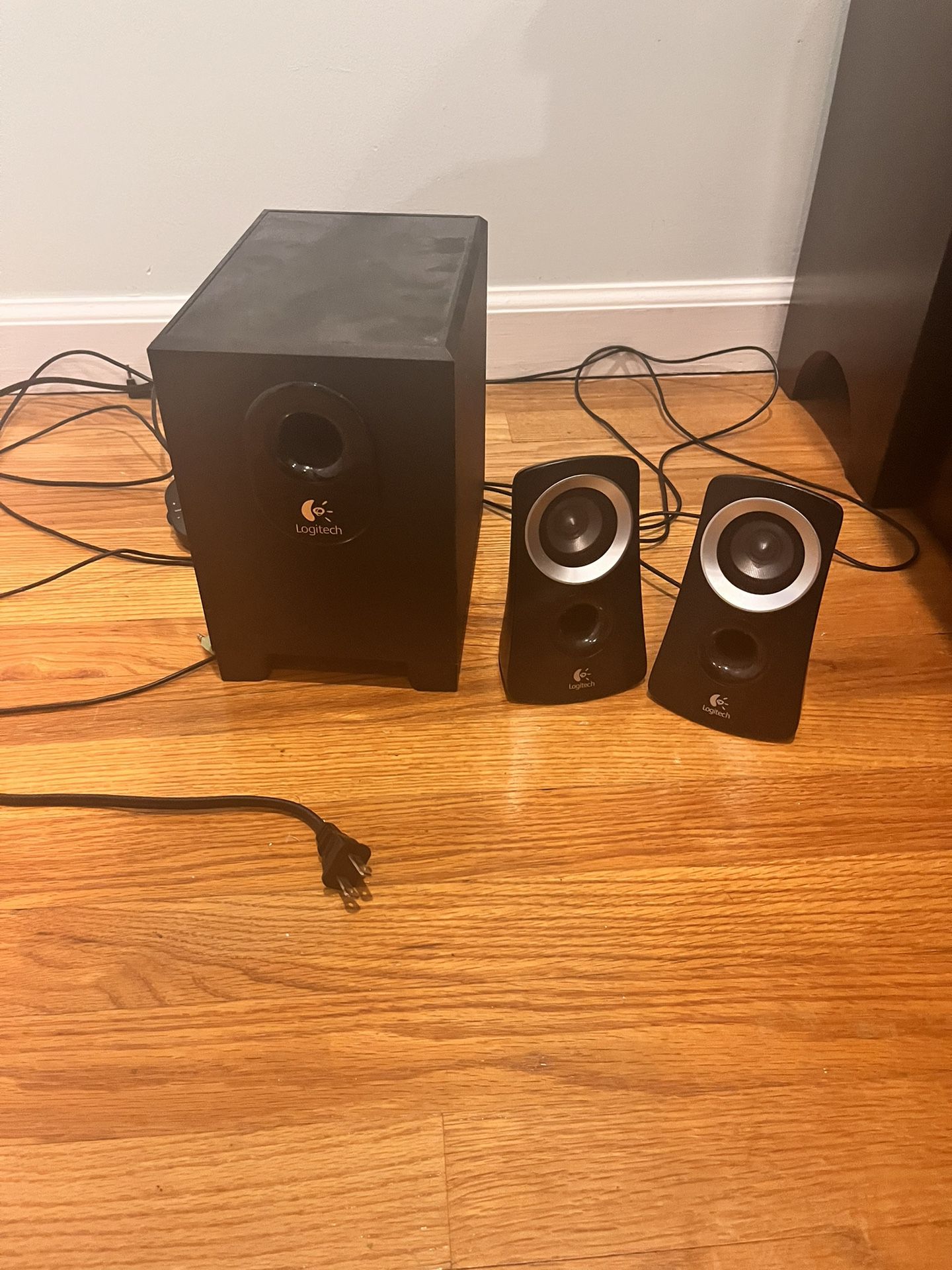 Subwoofer Logitech Z313 speaker system for in Briarcliff Manor, NY - OfferUp