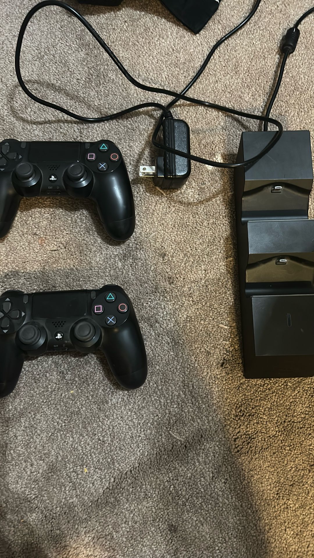 PS4 Controllers And Charger