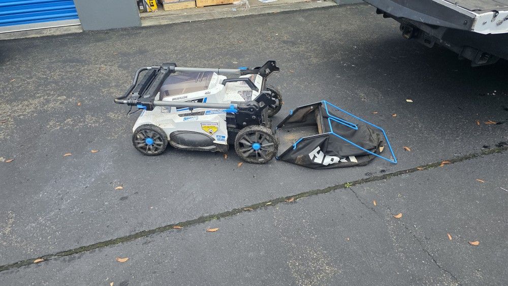 HART 40-Volt Cordless Brushless 20-inch Push Mower no battery