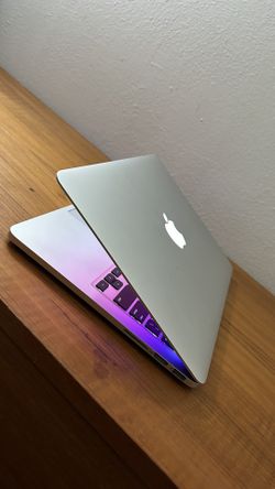 Apple MacBook Pro 13” Retina I5/8GB/256GB SSD $180