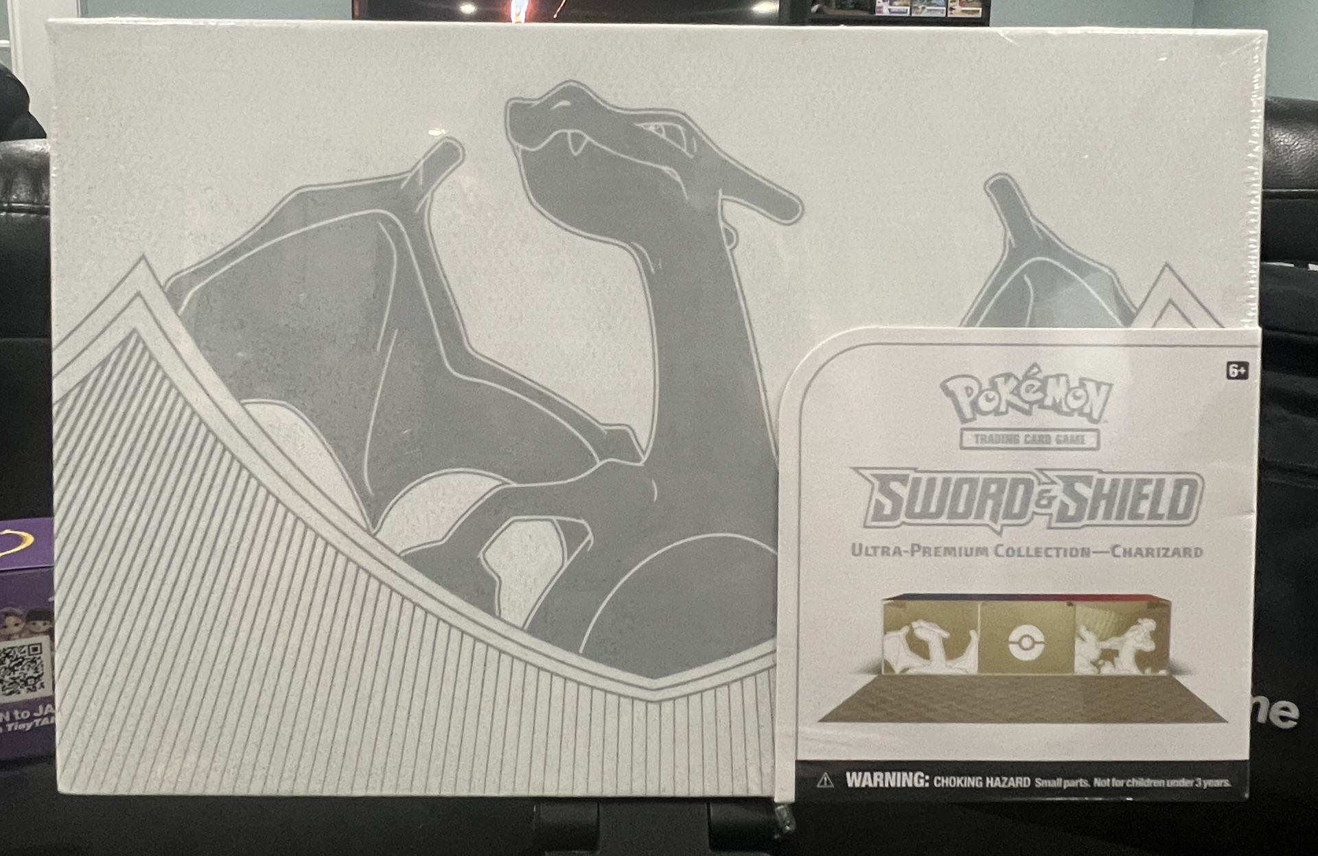 Pokemon Charizard Sword & Shield Collection