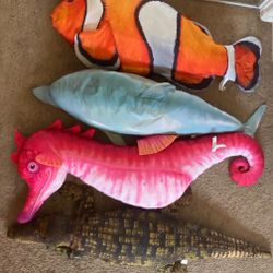 Bass Pro Shops Stuffed Animals 25$ All 