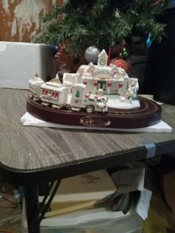  Avon Gift Collection 2002 Holiday Express Ivory Porcelain Train