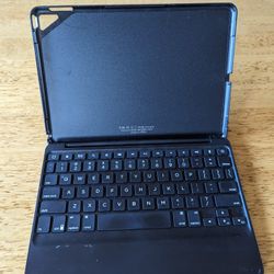 iPad Case And Keyboard 