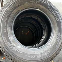 4 like new kumho LT245/75/17