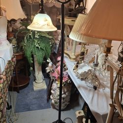  SUPER NEAT LOOKING VINTAGE  METAL FLOOR LAMP WITH A DECORATIVE GLASS GLOBE 