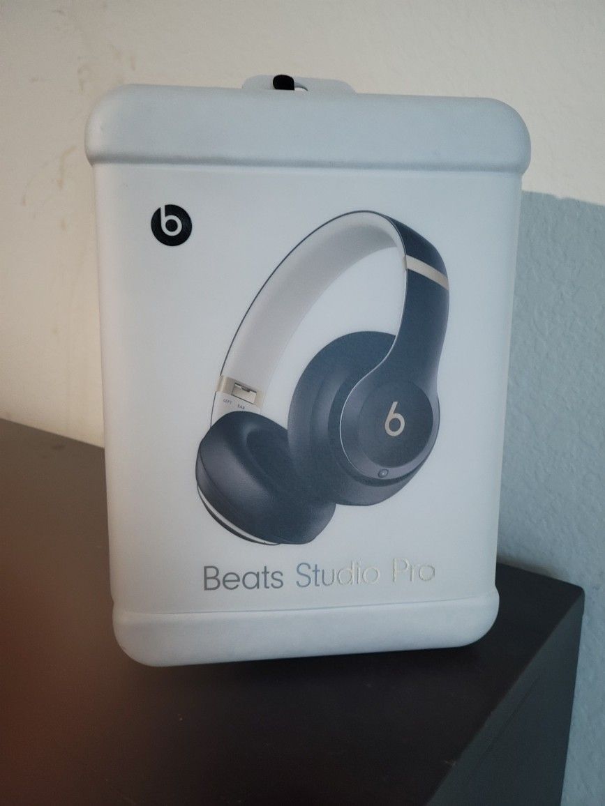 Beats Studio Pro - Wireless Noise Cancelling Over-the-Ear Headphones - Black & Gold