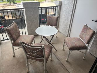 Outdoor patio set table and chairs