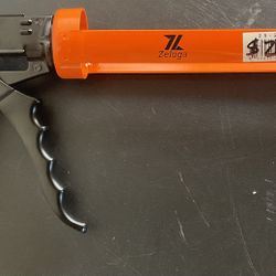 Zeluga Caulking Gun W/ Spout Cutter 
