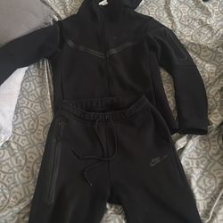 Black Nike Tech Set