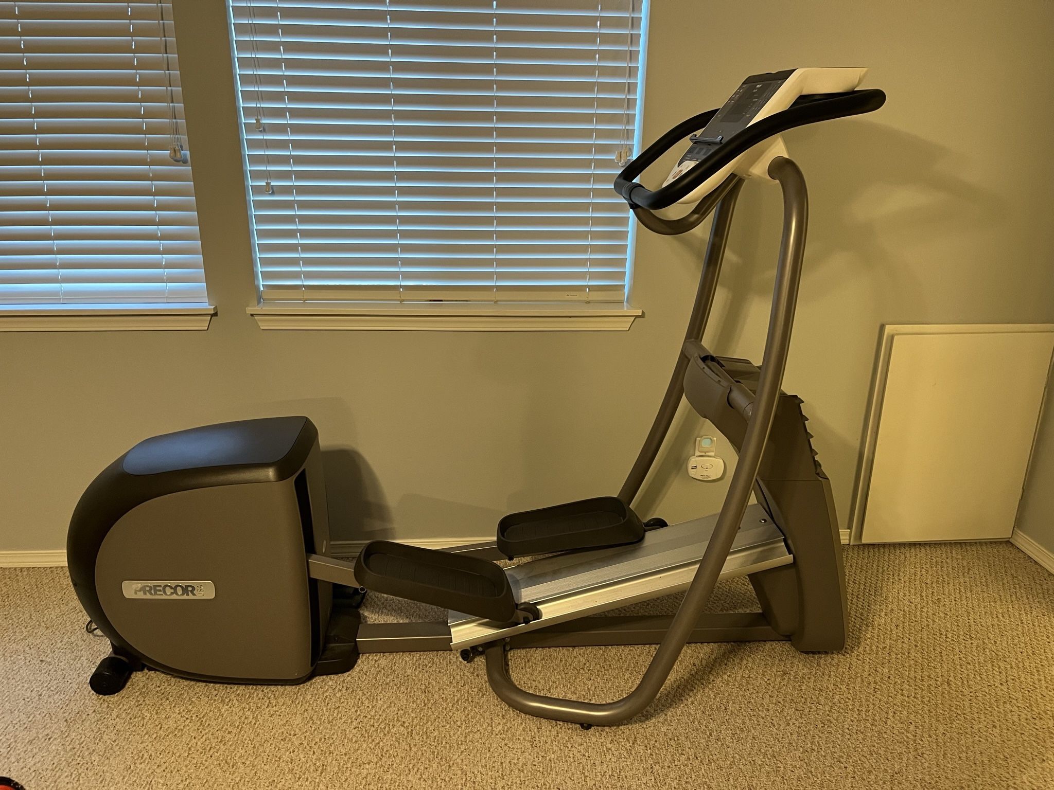 PreCor Professional Elliptical Fitness Crosstrainer™m EFX® 5.31