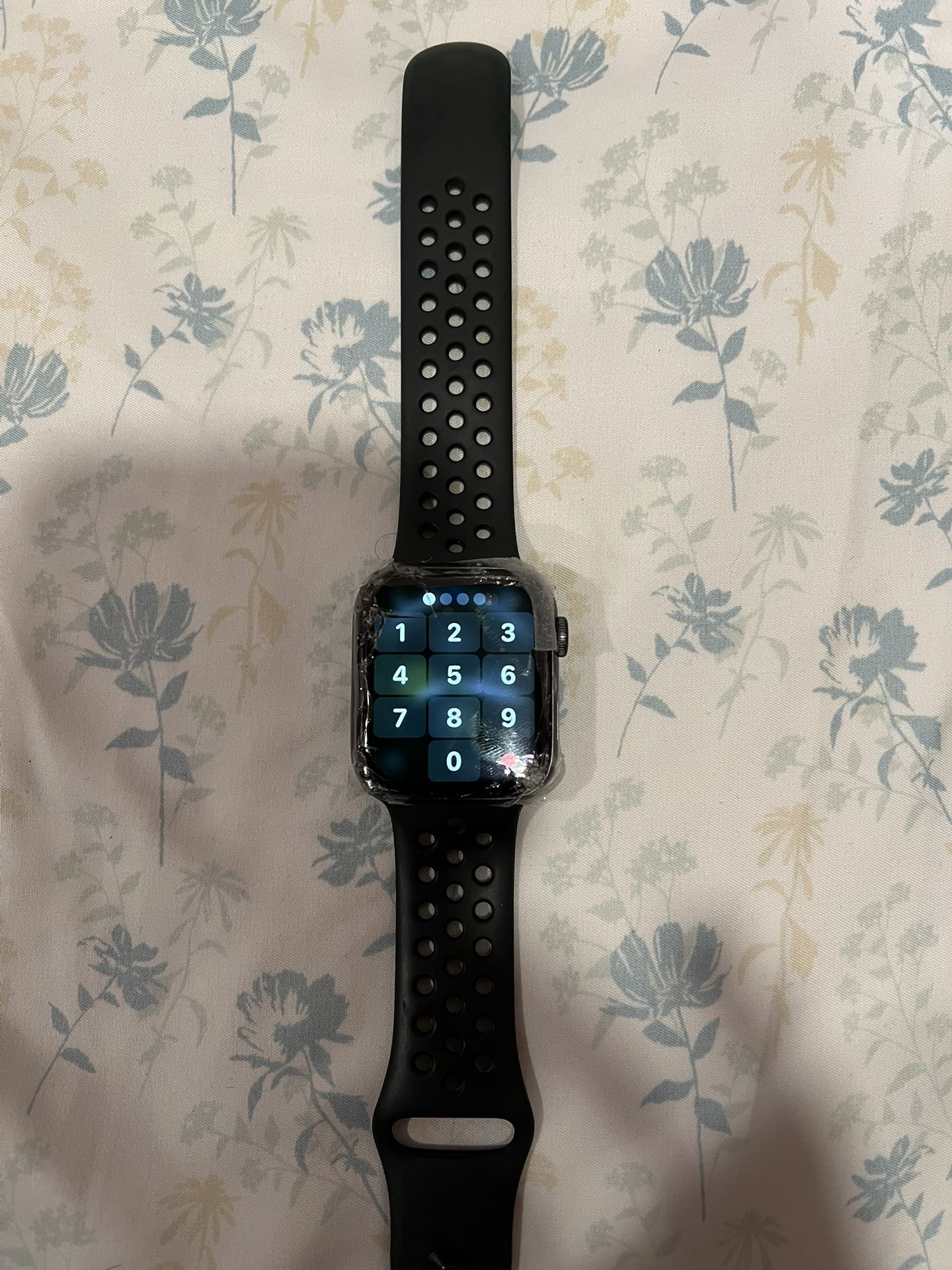 Apple Watch Series Space Gray Aluminum Case Black Nike Sport Band