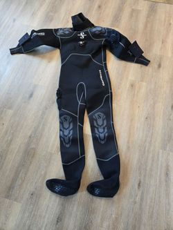 Drysuit for scuba diving
