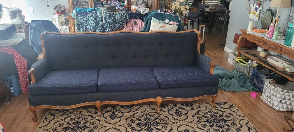 Couch/chairs