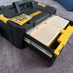 Dewalt TSTAK deep drawer cajon para consumibles