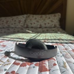 Beats Solo3 Wireless Headphones – Matte Black