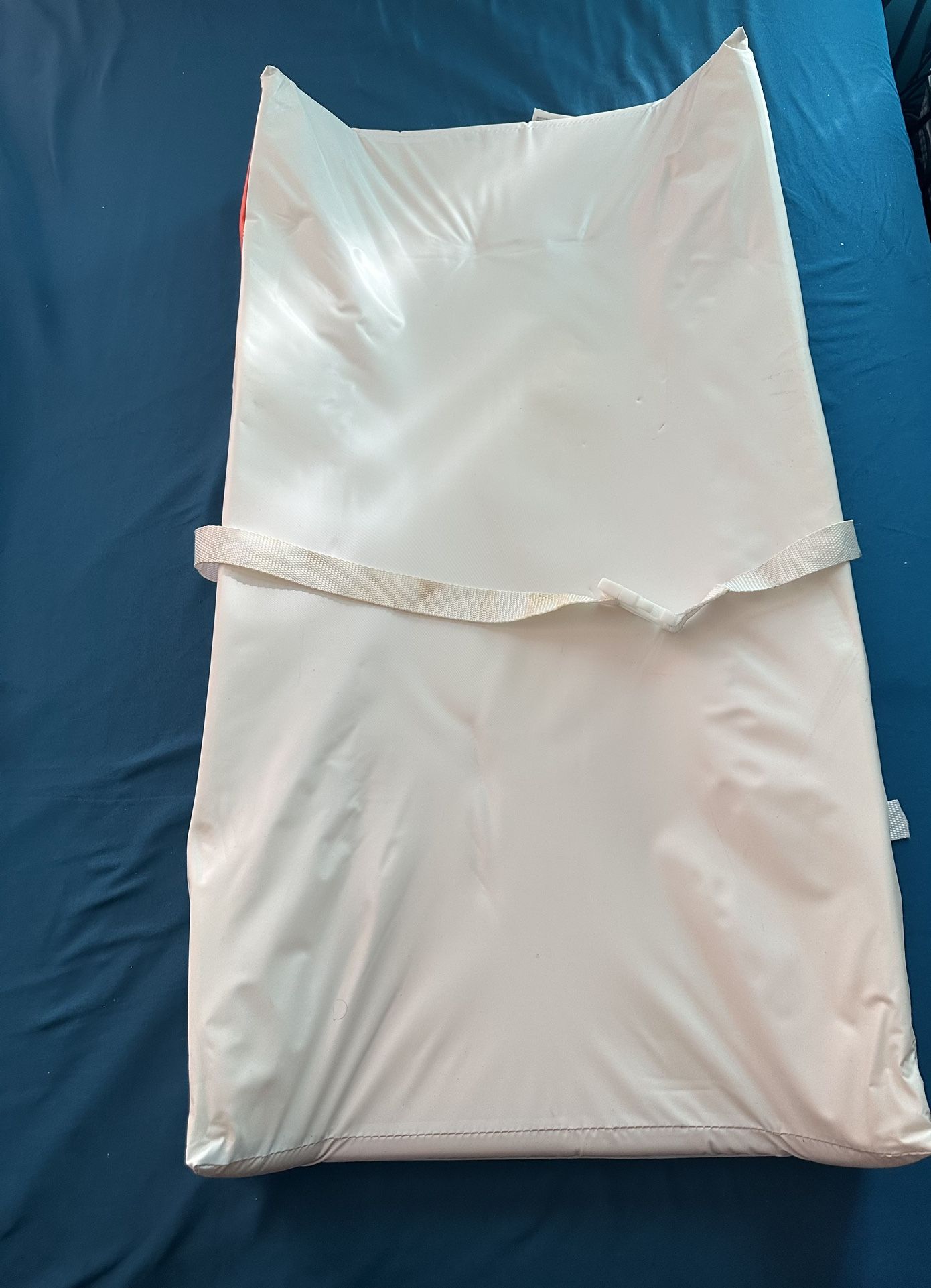 Munchkin secure grip waterproof diaper changing pad