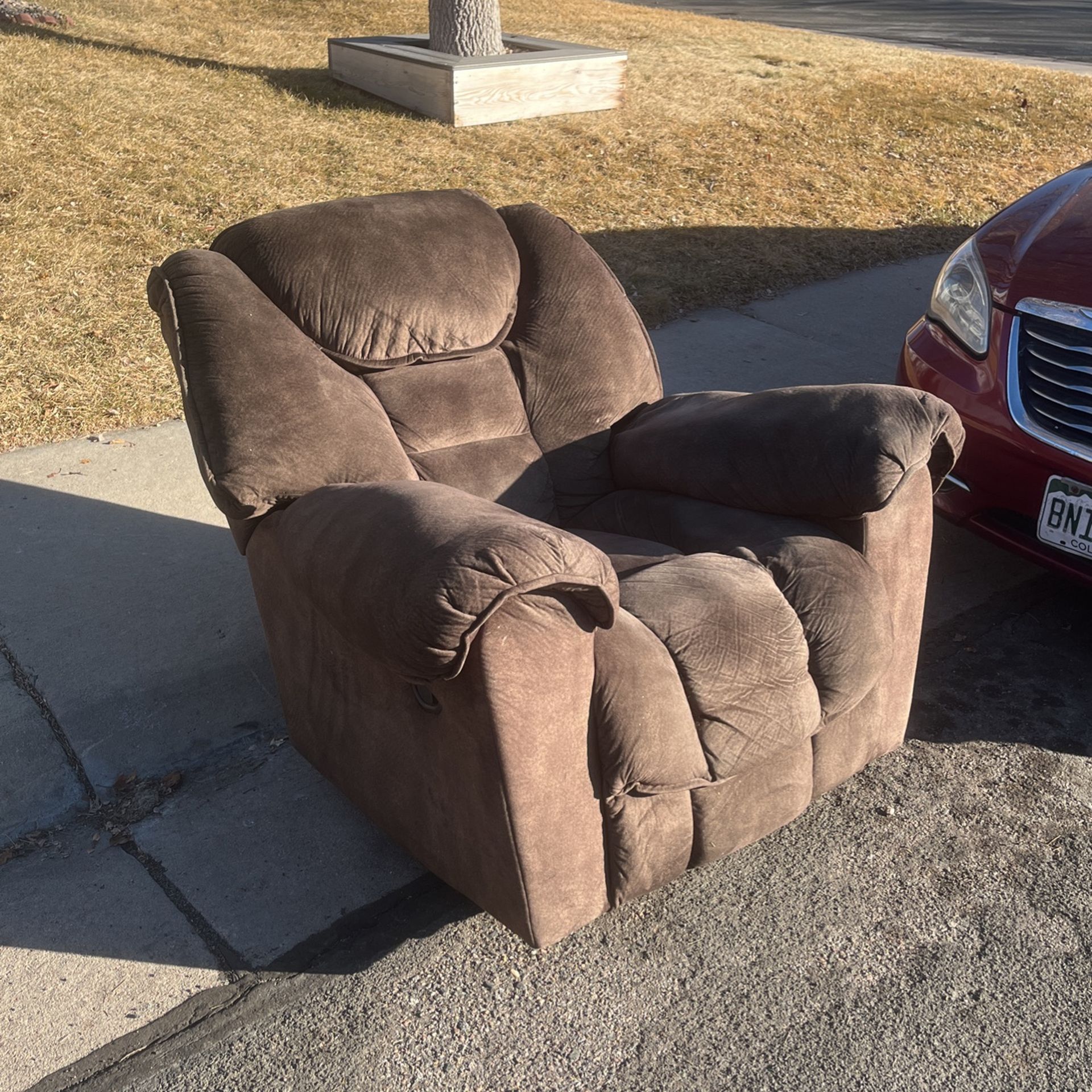 Brown recliner cushion chair