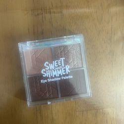 Eyeshadow palette $10