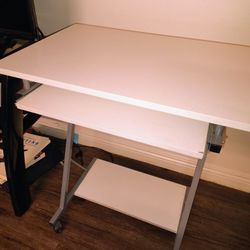 White Computer Table With Wheels And Keyboard Tray