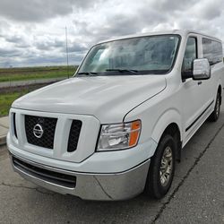 Nissan 3500 Passenger Van 2021