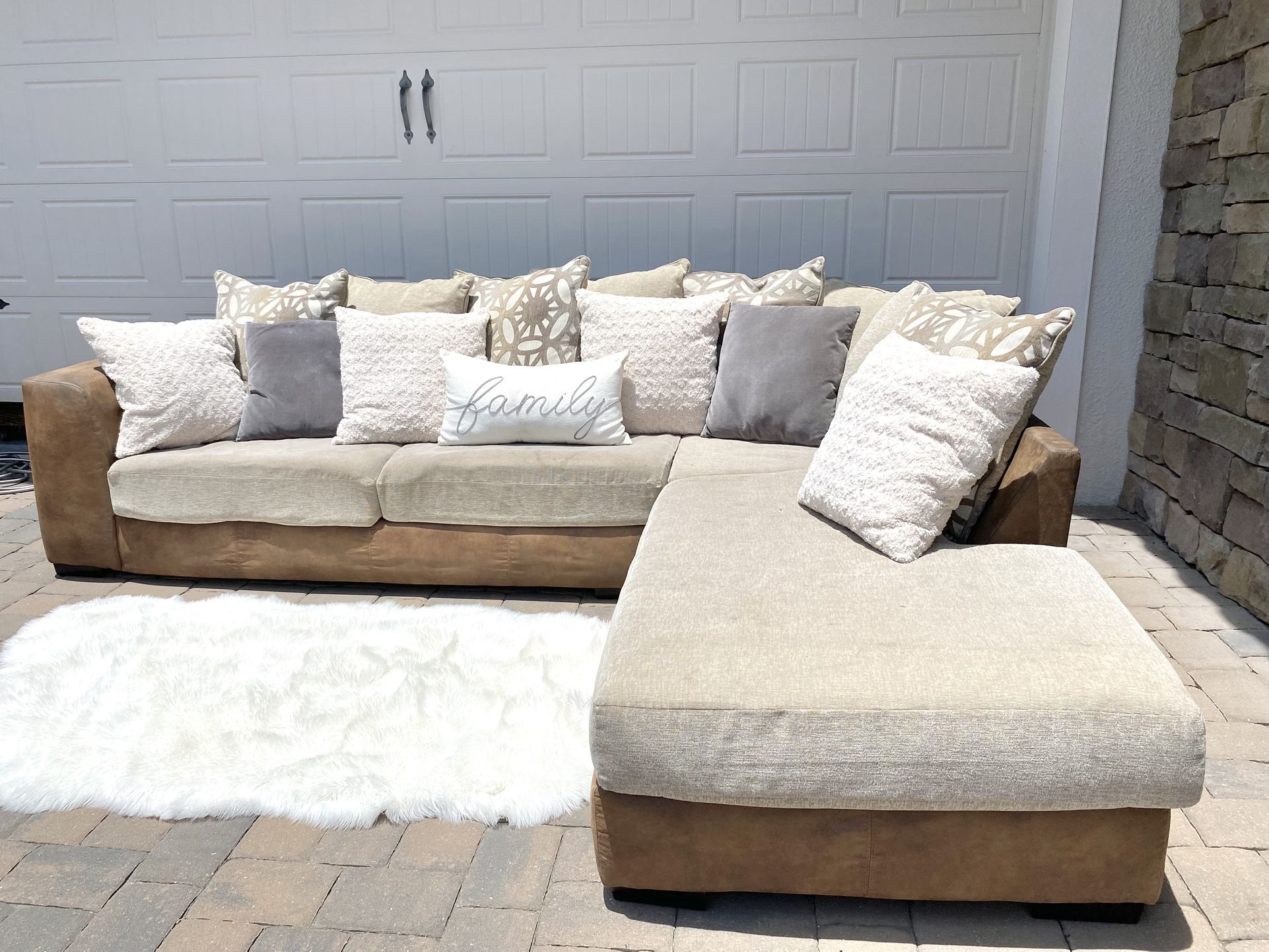 Sectional Sofa / Chaise