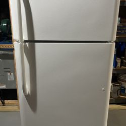Frigidaire Refrigerator (Like New)