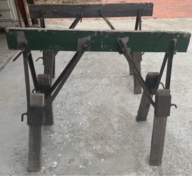 2 metal sawhorses