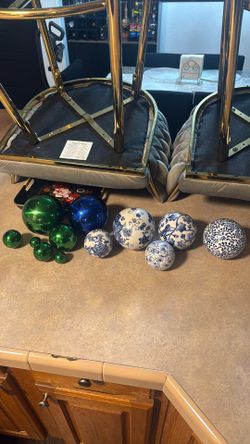 Decorative balls / blue glass