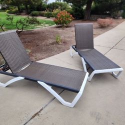 Nice Solid Lounge Chairs