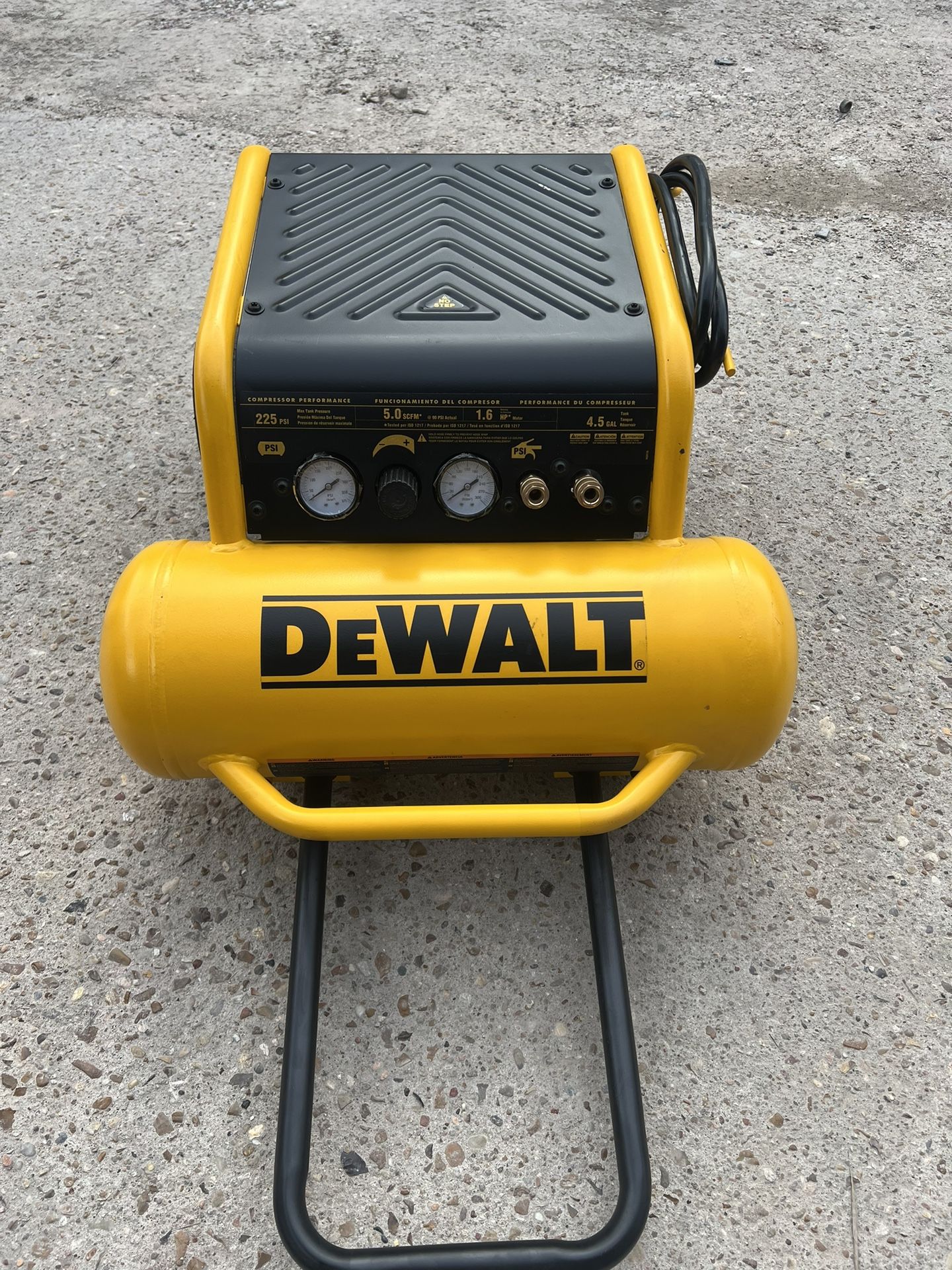 Dewalt 4.5gal Heavy Duty Compressor