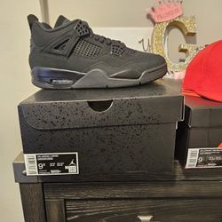 Jordan 4 BLACK Cat 