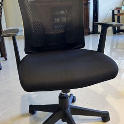 Office chair and basic desk